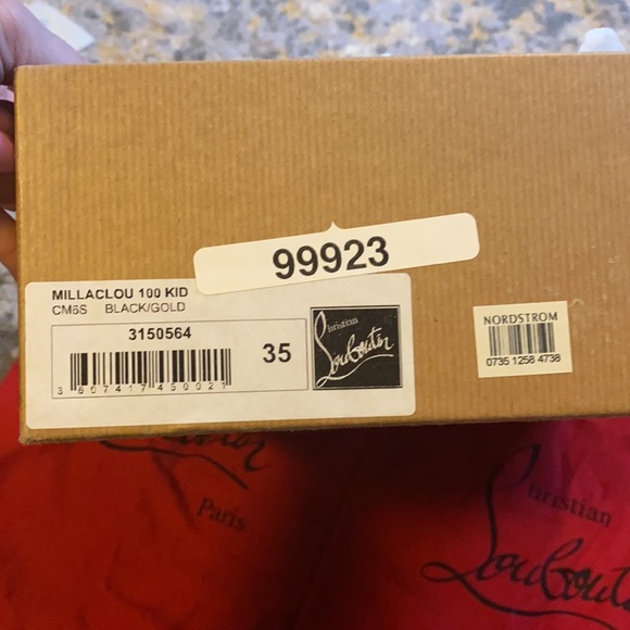 Like new, worn once to a wedding, very comfortable - Picture 5 of 13